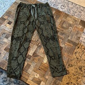 Lululemon Jet Crop Slim Luxtreme Ziggy Snake Joggers